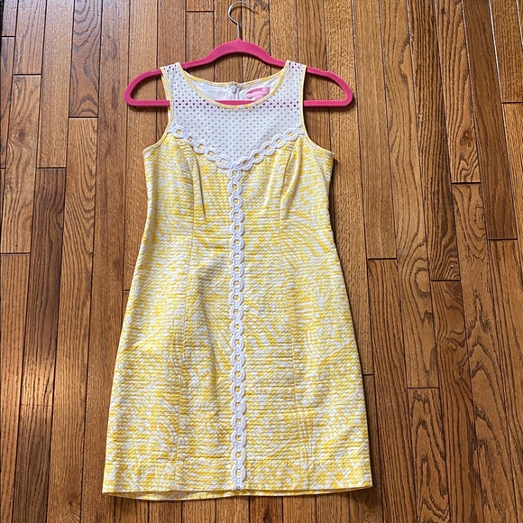 Lilly Pulitzer Dresses & Skirts - Lilly Pulitzer Yellow and White Shift Dress
